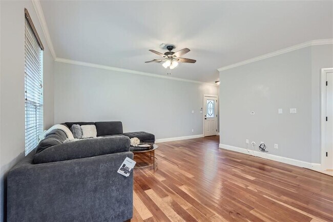 Foto del edificio - 1402 Parker Ln