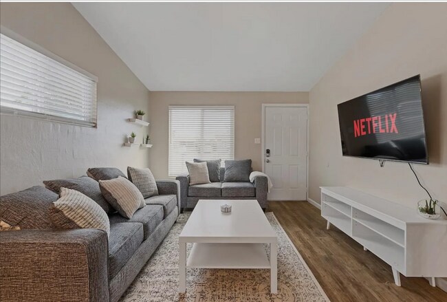 Foto del edificio - 2012 E Howe Ave