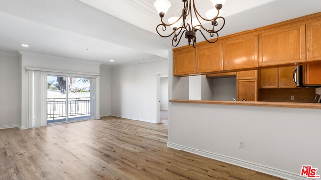 Foto del edificio - 3328 Oakhurst Ave