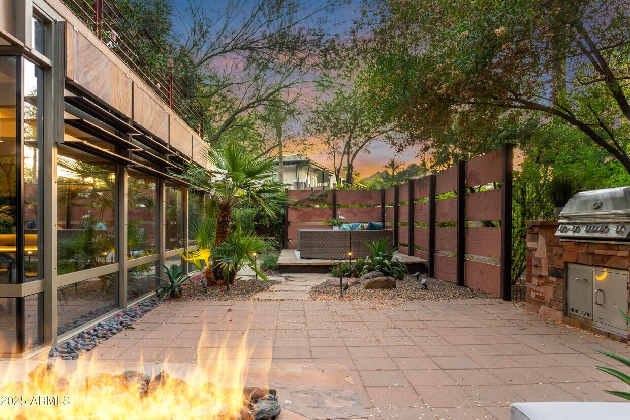 Foto principal - 7117 E Rancho Vista Dr