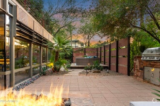 Building Photo - 7117 E Rancho Vista Dr