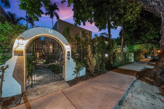 Foto del edificio - 726 Meridian Ave