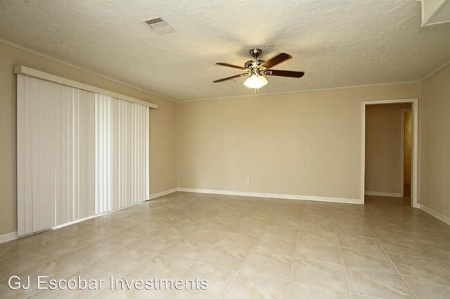 Building Photo - 10619 Twin Oak Dr