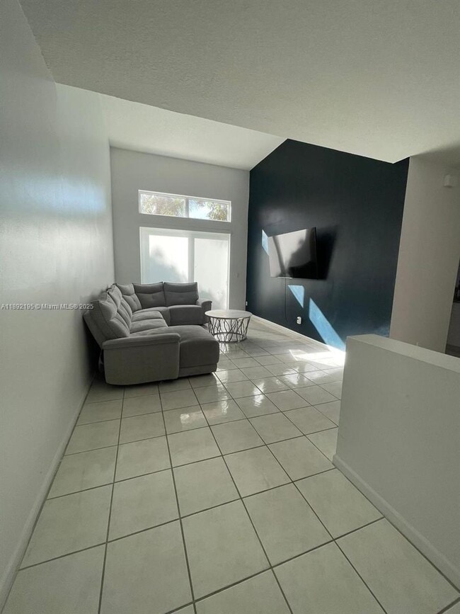 Foto del edificio - 10470 SW 16th St