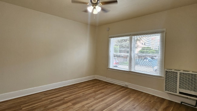 Foto del edificio - 1330 W 11th St