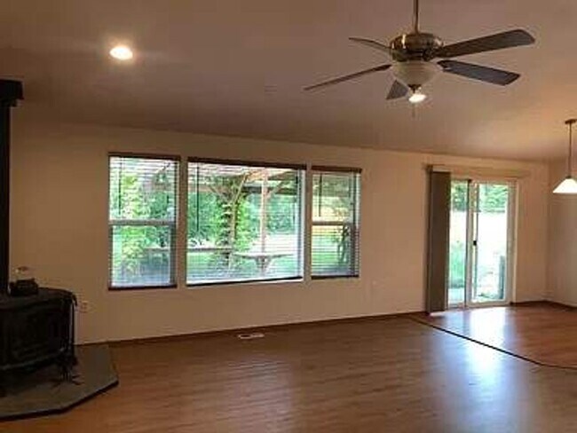Foto del edificio - 4 Bedroom Home in Gig Harbor