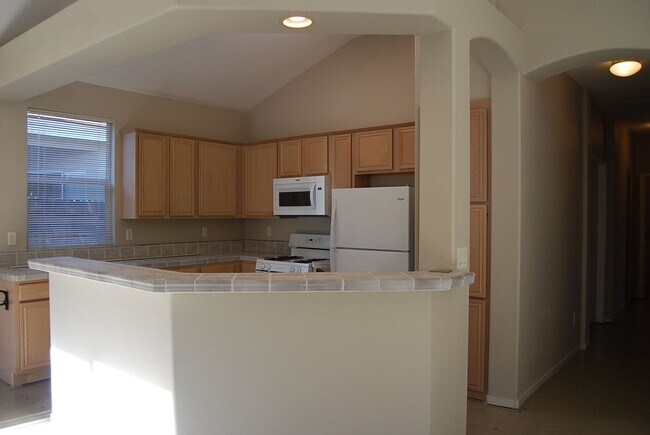 Building Photo - Single-Level Patio Home in Gated South Mea...