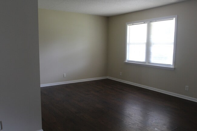 Foto del edificio - 1403 Greenbrier Ct