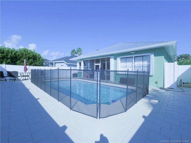 Building Photo - 482 NW Emilia Way