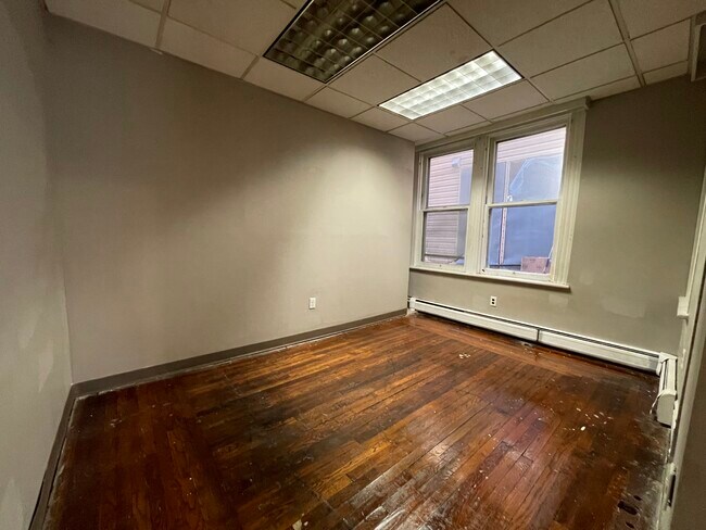 Foto del edificio - 102 Main St