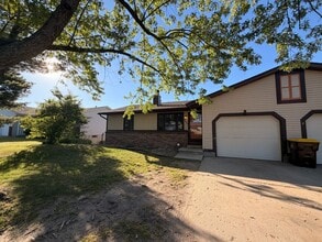 Building Photo - 6672 Pleasantview St NE