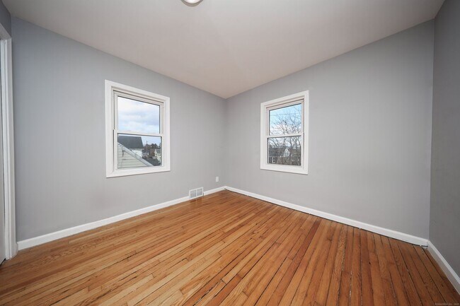 Foto del edificio - 53-55 Fairview Avenue