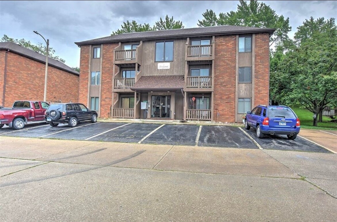 Primary Photo - 450 Woodside Trl
