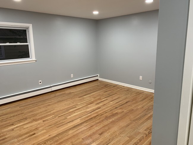 Master bedroom - 15 E 8th St