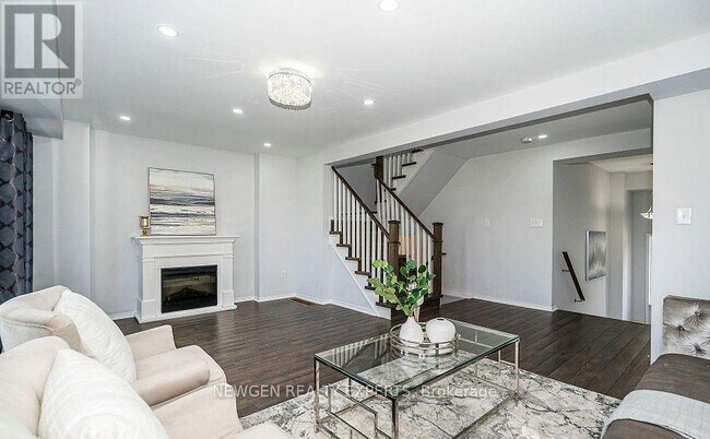 Building Photo - 527 Rossland Rd E