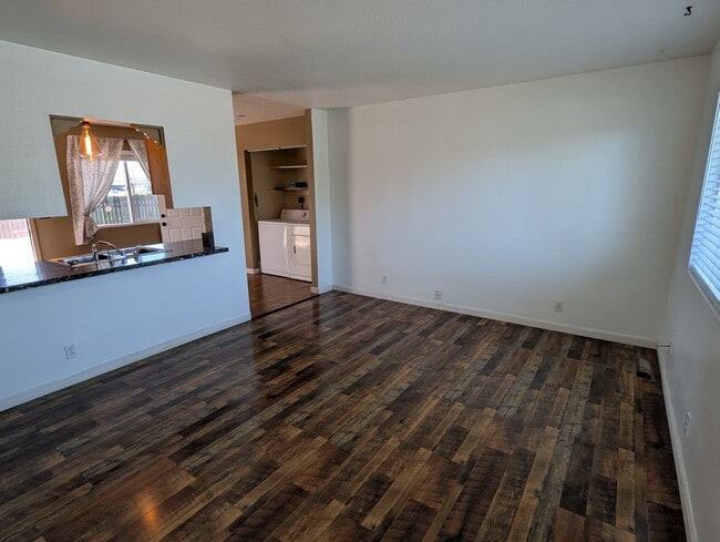 Foto del edificio - 2377 W Panama St