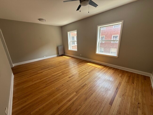 Building Photo - 836 E 53rd St