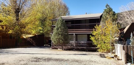 Building Photo - 205 Oak St