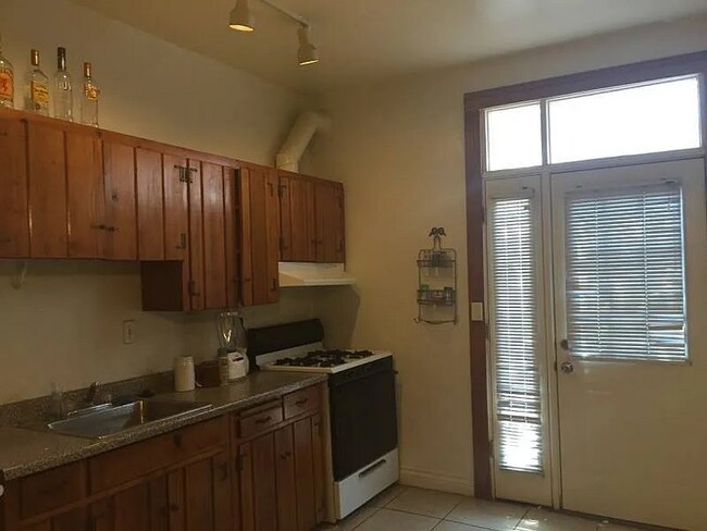 Foto del edificio - 723 E 6th St