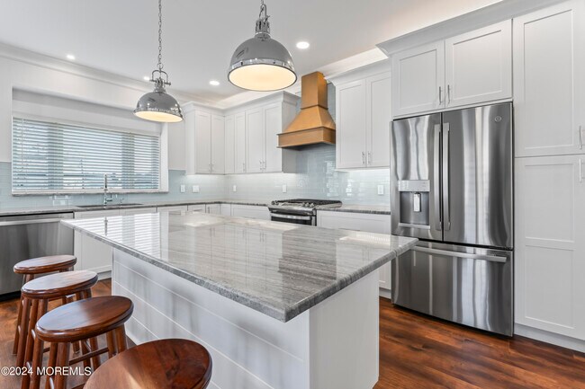 Building Photo - 95 Bay Ave