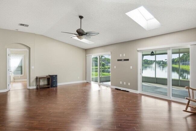 Building Photo - 349 Fountainview Cir
