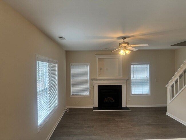Building Photo - Charming 4br/2.5ba in SE Raleigh, Avail Now!