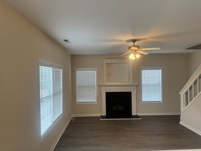 Foto del edificio - Charming 4br/2.5ba in SE Raleigh, Avail Now!