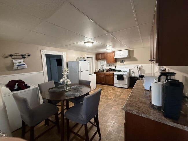 Building Photo - Massabesic (135-137)