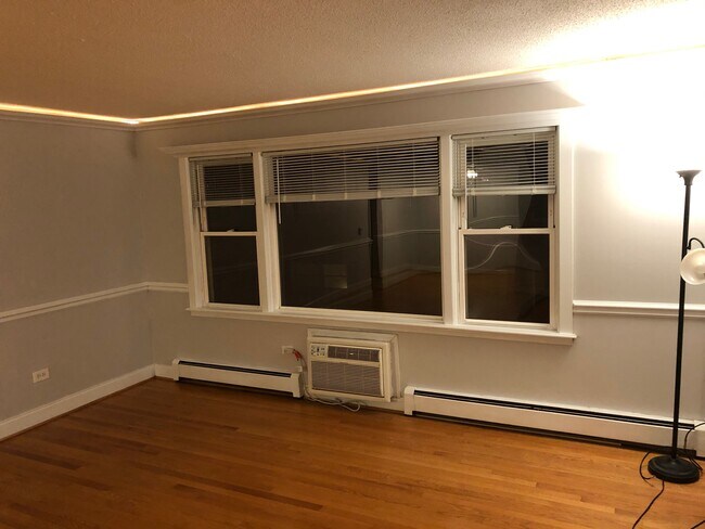 Foto del edificio - 4936 N Leonard Dr