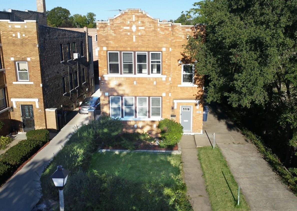 Primary Photo - 215 N 2nd Ave