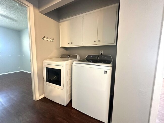 Building Photo - 12401 Tree Line Dr