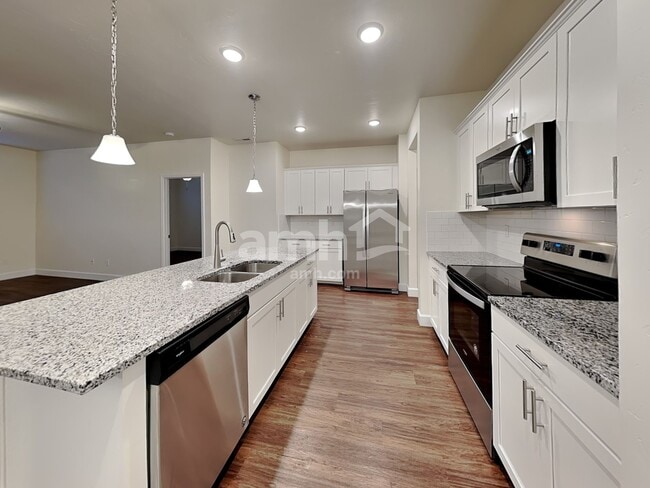 Building Photo - 3465 S Bartlett Ave