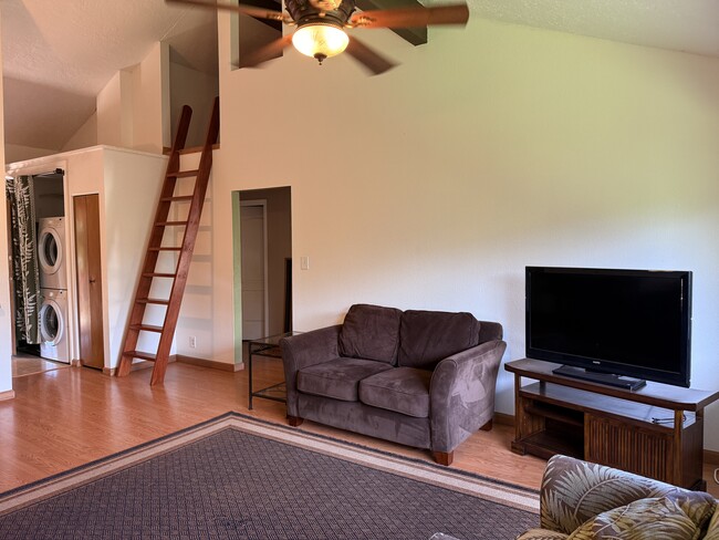 Building Photo - 15 Kulanihakoi St