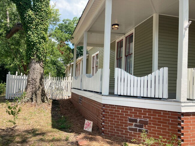 Building Photo - Large 7/2.5 House in South Rome $1,850