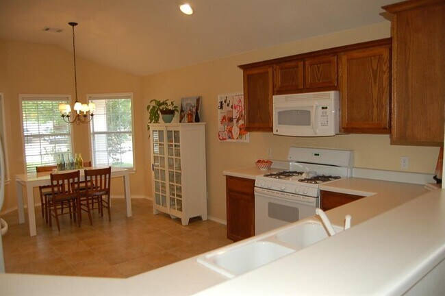 Foto del edificio - 2313 Clover Ridge Dr