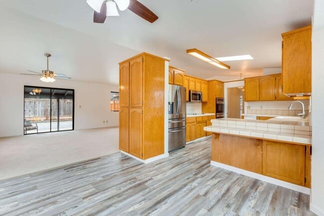 Building Photo - 431 Paul Dr