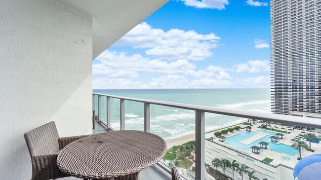 Building Photo - 3101 E Hallandale Beach Blvd