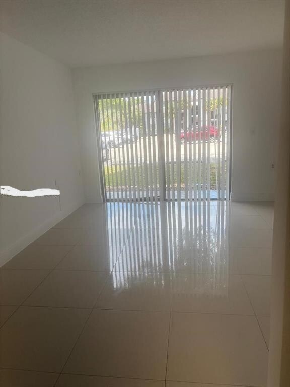 Foto del edificio - 7120 NW 179th St