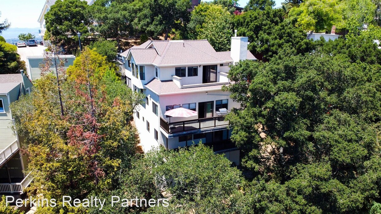Primary Photo - 4 br, 2.5 bath House - 11031 Broadway Ter