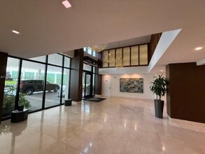 Building Photo - 540 Brickell Key Dr