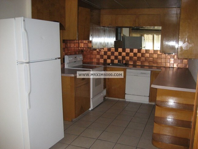 Building Photo - 742 Grand Ave 2 - 2 BR Downtown GJ