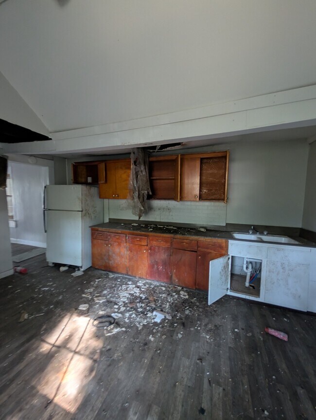 Building Photo - 2710 W Antoinette St