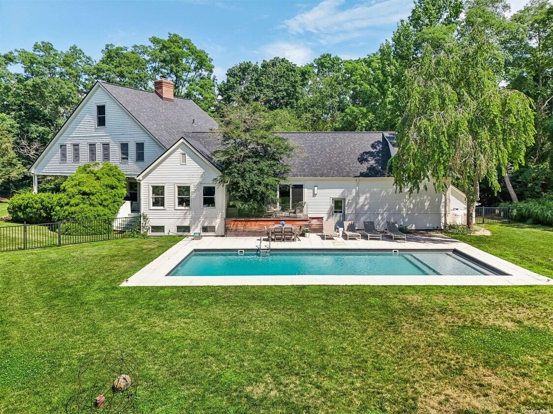 Primary Photo - 17 Oak Meadow Ln