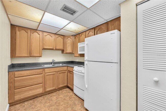 Foto del edificio - 801 Russell Ln