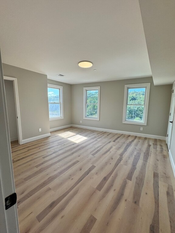 Building Photo - 605 Millbury St