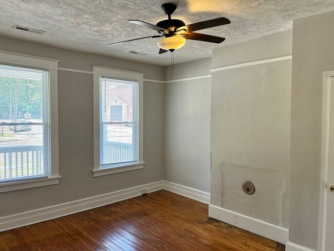 Building Photo - 1835 Keswick Ave