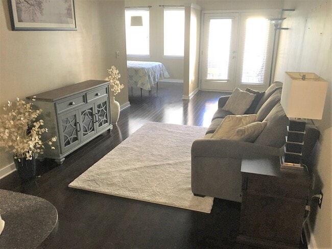 Building Photo - 401 20th St S