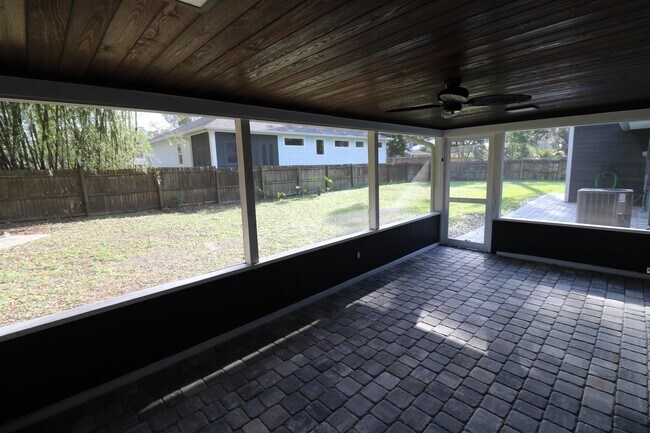 Foto del edificio - 140 Seminole Rd