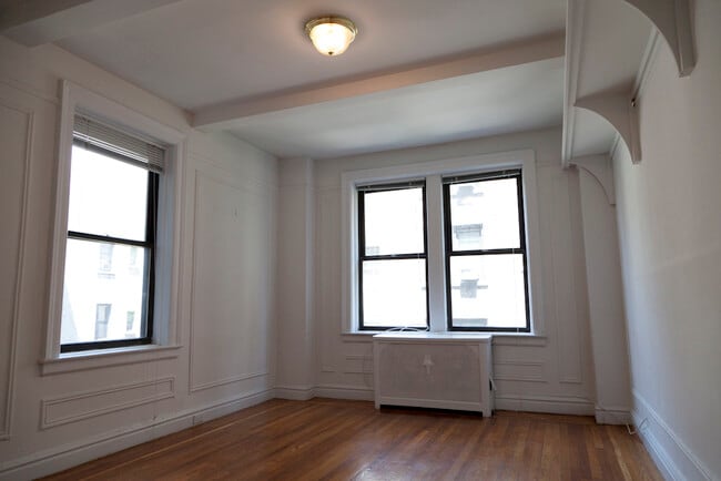 Building Photo - 25 W 68th St