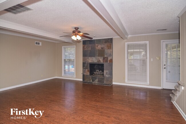 Building Photo - 8615 Thorncliff Fairway